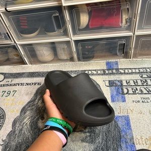 onyx yeezy slide black